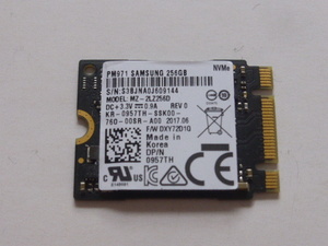 Samsung PM971 SSD M.2 NVMe Type2230 Gen 3x4 256GB 電源投入回数757回 使用時間333時間 正常100% MZ-2LZ256D 中古品です