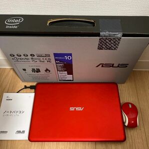 すぐ使えるノートパソコン 人気のレッド コンパクトPC