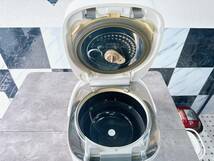 RC-10VQF N 東芝 TOSHIBA 真空圧力IH保湿窯 炊飯器 炊飯ジャー (5.5合炊き)　2012年製 通電確認済み 動作品　ジャンク品（ス082）_画像8