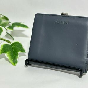 【美品】PRADA 二つ折り財布 レザー ウォレット マットグレー 男女兼用 ブラック がま口財布の画像1