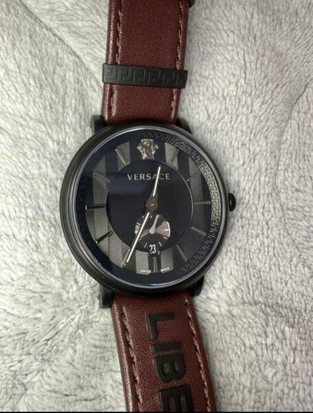 大幅値下げ【VERSACE】 腕時計 VBQ040017 アナログ 極美品