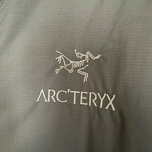 送料無料 未使用 ARC'TERYX Atom Jacket M Mサイズ アークテリクス アトムジャケット メンズ 2023年モデル Graphite グラファイトの画像4