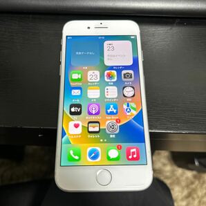 iPhone8 64 SIM Free バッテリー80% 利用制限無し 後ろ側に割れ有 動作可能の画像1