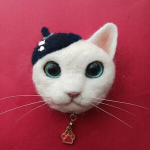 もたこ 羊毛フェルト 羊毛フェルトリアル猫 ハンドメイド ねこ 猫　ベレー帽白猫　白猫　羊毛フェルト白猫　ベレー帽　白猫　しろねこ ネコ