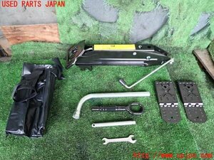 1UPJ-95207805]アウディ・Q5(8RCDNF)車載工具 中古