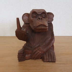 ファッキンモンキー 中指おっ立て猿の木彫り 15cm サルの置物 お猿の置物 おさるの置物 PUNKS Fuckin' Monky【アウトレット】010786