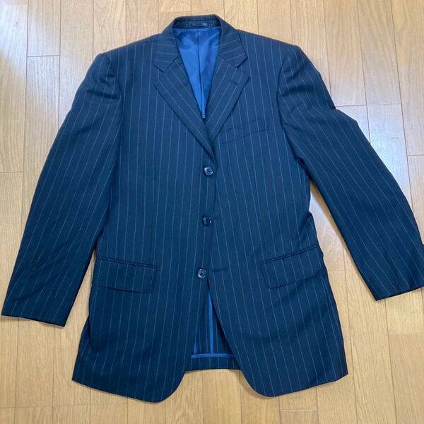 255.美品!Y5 身長170cm、w.76cmほどの方に!人気のブラック系にストライプ!5万円ほどのものを格安で!