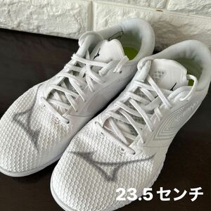 ミズノ卓球シューズ23.5センチ