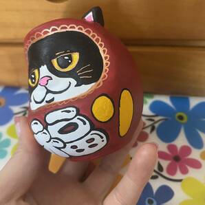 招き猫 だるま 置物 フィギュア 貯金箱 はちわれ 手描きイラスト ゆるきゃら かわいい 赤 レッド 日本の画像2