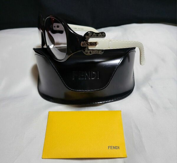 ◆FENDI フェンディ◆ロゴ付き サングラス ケース付き