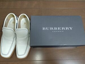 美品　バーバリー　ロンドン　BURBERRY　 白　 本革　 スニーカー　 スリッポン　25.5cm ビジネスシューズ