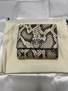 フェンディ 二つ折り財布 レディース ピーカブー ホワイトエラフレザー 財布 8M0438 AM2W F1JD7 FENDI