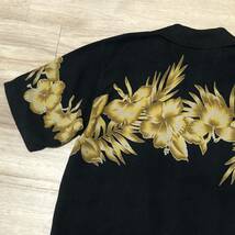 【送料無料】Tommy Bahama RELAXシルク100%アロハシャツ　黒花柄総柄　メンズMサイズ　トミーバハマハワイアン半袖シャツ絹_画像8
