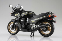 スカイネット 1/12 完成品バイク KAWASAKI GPz900R 黒/金　送料無料_画像2