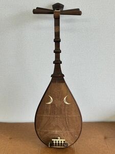  biwa . pillar four string half month skill traditional Japanese musical instrument stringed instruments . comfort antique old work of art with defect 