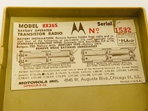 アンティーク MOTOROLA モトローラ 8×26S 8-Transistor AMラジオ 稼働品 受信OK 1959年U.S.A. 高さ18cm 幅11㎝厚さ6.5㎝ ヴィンテージ希少_画像6