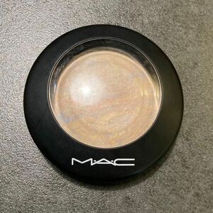 MAC マック ライトスカペード ミネラライズブラッシュ ミネラライズスキンフィニッシュ フェイスパウダー　ハイライト