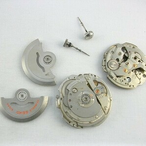 m49u25★ジャンク SEIKO 古い腕時計 ムーヴ 竜頭 ローター 機械時計 部品パーツの画像1