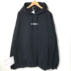 VETEMENTS フーディ UE52TR380B ロゴ フーディ パーカー オーバーサイズ 新品同様 タグ付き Mサイズ ブラック ヴェトモン トップス A4345◆