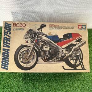 【1/12】タミヤ ホンダ VFR750R RC30 未使用品 プラモデル当時物 HONDA TAMIYA 未組立 現状品012の画像1