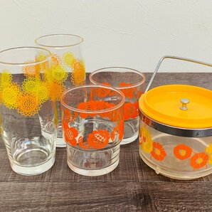 昭和レトロ◆ガラスコップ 2種類4個 プラスチックキャニスター 花柄 グラスコップ オレンジ系 ポップ◆O0330の画像1