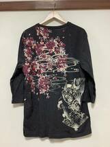 に1357 桜花爛漫 和柄プリント 和柄刺繍 Vネック 七分袖Tシャツ カットソー XL ダークグレー 桜_画像2