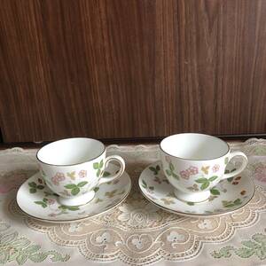 WEDGWOOD WILD STRAWBERRY 　 カップ＆ソーサ　 2客セット 