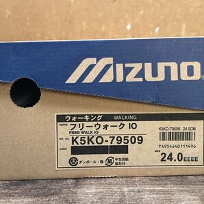 【た-4-4】未使用だがレースストッパー破損 mizuno ミズノ フリーウォークIO 24cm ウォーキングシューズ 運動靴 の画像9