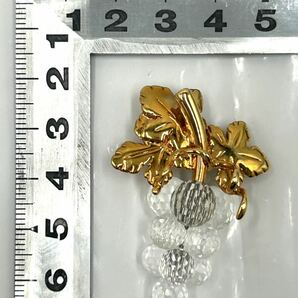 【た-4-82】 60 SWAROVSKI スワロフスキー マスカット ぶどう ブローチ アクセサリー クリスタル ゴールド 中古品の画像7