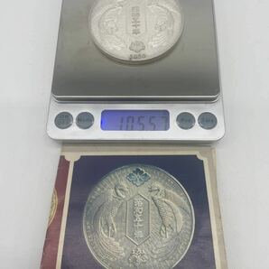 【い-4-28】60 純銀製 天皇陛下御宝祚50年 記念メダル 105g 記念品 中古品の画像8