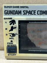 【た-5-15】60 バンダイ GUNDAM SPACE COMBAT 通電せず ジャンク扱い ガンダム ゲームウォッチ 当時物 昭和レトロ _画像2