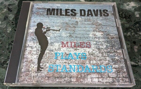 中古CD Jazz マイルス デイヴィス　マイルス プレイズ スタンダーズ