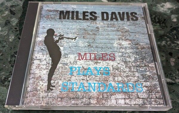 中古CD Jazz マイルス デイヴィス マイルス プレイズ スタンダーズ