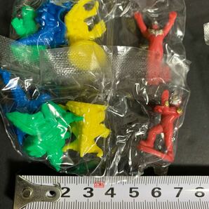 全6種（24個）ウルトラヒーローVS怪獣軍団コレクション ガシャポン カプセルトイ フィギュア 内袋未開封 マックス ティガ レッドキング他の画像10