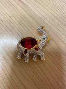 ! [ rare beautiful goods ]SWAROVSKI Swarovski elephant motif brooch Gold Vintage 