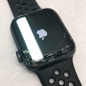 ★1円スタート ジャンク品 Apple Watch Nike SE 40mm GPS Cellularモデル アップルウォッチ 現状品 中古品 液晶破損 の画像3