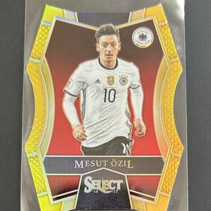 2016-17 Select Soccer Mesut Ozil Germany 01/10枚限定 Gold Prizm Mezzanineの画像1