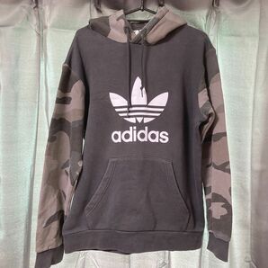 adidas プルオーバーパーカー