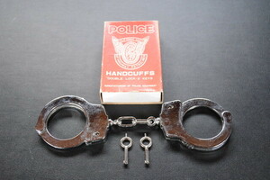 古い手錠 POLICE HAND CUFFS DOUBLE LOCK-2 KEYS MADE IN JAPAN 検索用語→A10内ハンドカフ警察グッズ