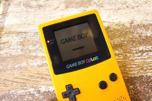 動作・通電確認済み レトロ 希少 Nintendo 任天堂 GAMEBOY COLOR ゲームボーイカラー イエロー CGB-001 ゲーム機 本体のみ