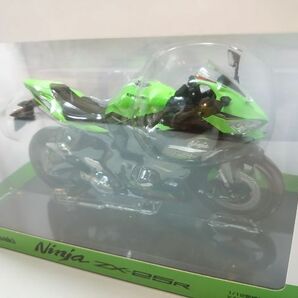 アオシマ スカイネット 1/12 カワサキ Ninja ZX-25R ライムグリーン×エボニー 4905083-109694の画像5