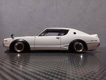 Maisto 1/24 日産スカイライン 2000GT-R (KPGC110) ケンメリ ホワイト カスタム改 ワタナベグレー_画像2