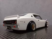 Maisto 1/24 日産スカイライン 2000GT-R (KPGC110) ケンメリ ホワイト カスタム改 ワタナベ 金_画像5