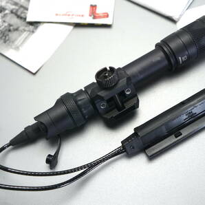 実物 新品 特価品 Surefire M600 V IR M603V-BK 純正デゥアルスイッチ (Trijicon Leupold PEQ PVS PSQ ATPIAL ptw LA5 peq15 wilcox)の画像3