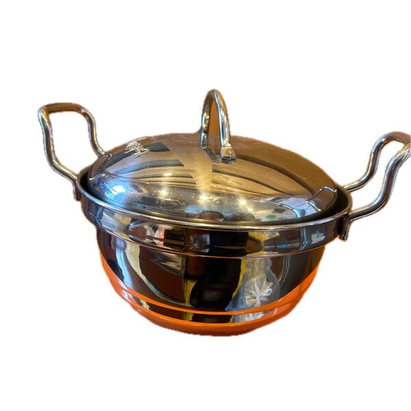吹きこぼれにくい両手鍋(蒸し器付)