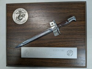 アメリカ海兵隊　記念　ペーパーナイフ　額付き　　丸エンブレム