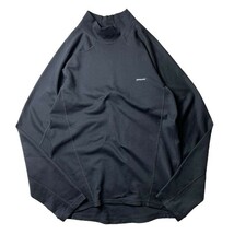 アウトドア系! USA製 patagonia パタゴニア PERFORMANCE BASELAYER ロゴ カットソー 長袖 Tシャツ ブラック 黒 Sサイズ メンズ 古着_画像1