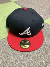 【NEW ERA】（ニューエラ）Atlanta Braves New Era 59FIFTY Fitted Hat - Navy/Red 7-1/8【美品】_画像1