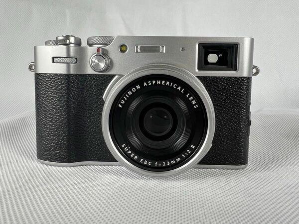 FUJIFILM X100V. シルバー