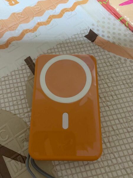 モバイルバッテリー ワイヤレス充電 iphone 10000mAh 大容量 薄型 マグネット式 ケーブル内蔵　オレンジ